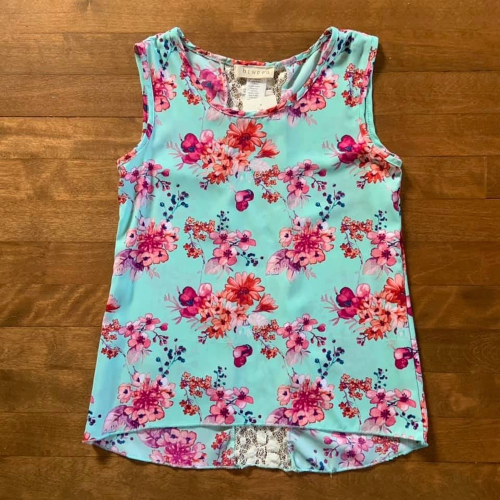 NWT! Sleeveless Chiffon Top by btween (Size 8)